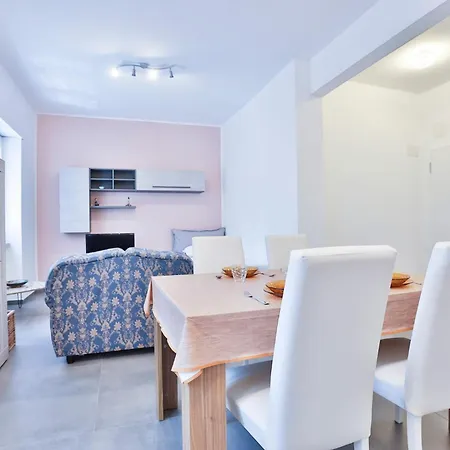 Apartamento Guesthost - Casa Maria Salerno